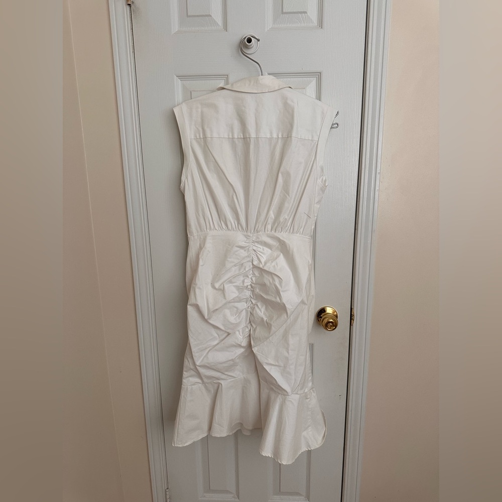 White Sleeveless Button-Down Dress with Ruffled Hem – Le Château - size m - Picture 4 of 6